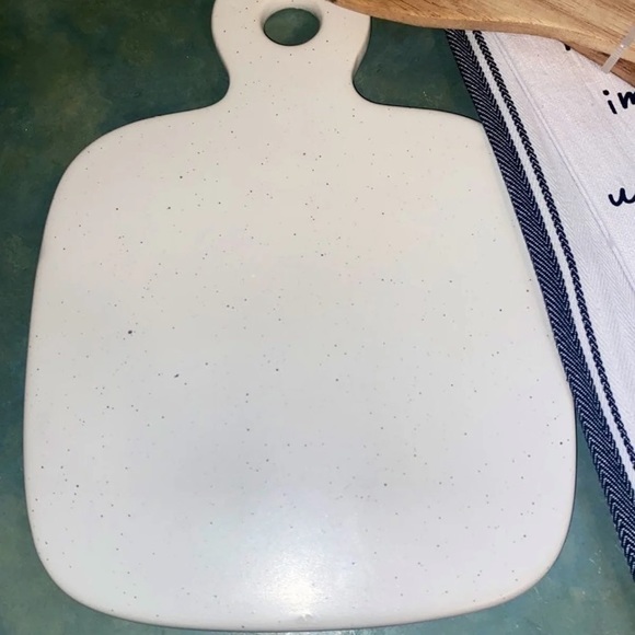 NEW Target Bullseye Bundle-Ceramic Cheese Board + Dishtowels + Wood Utensils - Picture 4 of 6